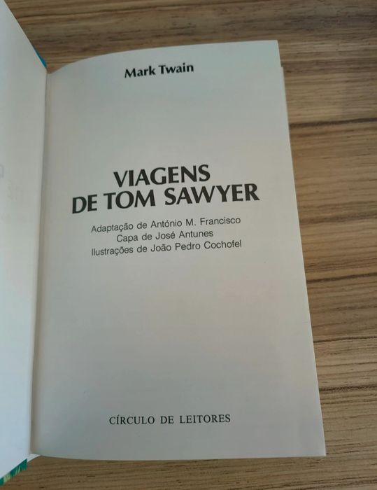 Livro "Viagens de Tom Sawyer"