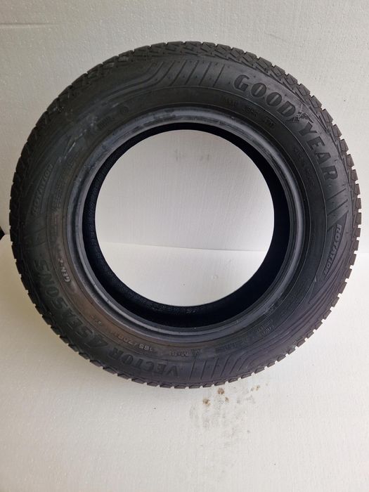 Opona Goodyear Vector 4Seasons 165/70r14 81T