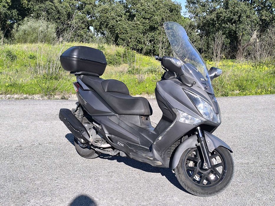 SYM 300i GTS com Topcase