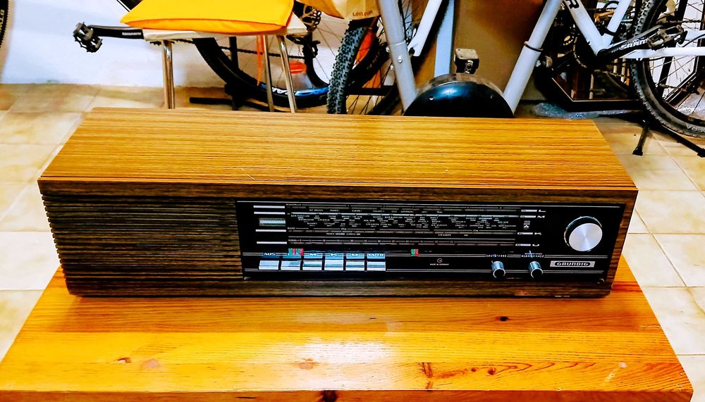 Rádio antigo Grundig RF 153