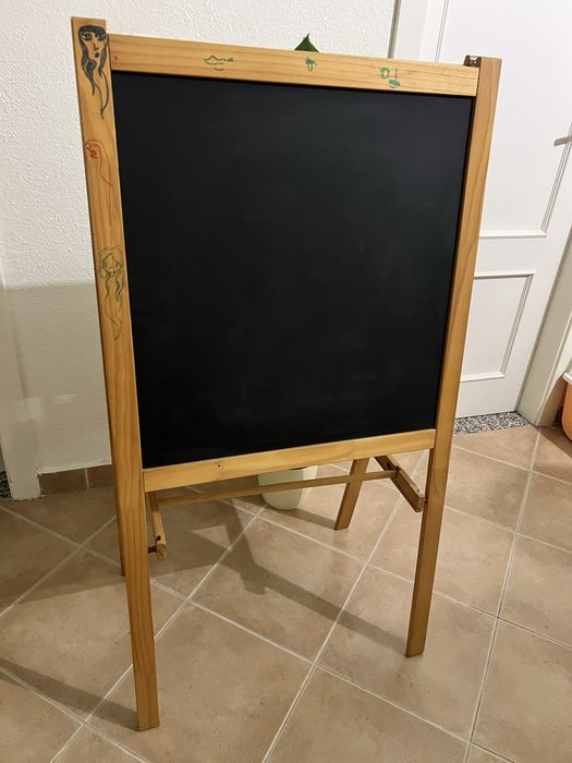 Cavalete de madeira do Ikea Mãla antigo