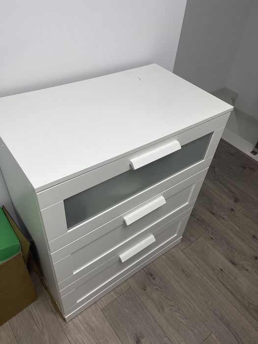 Movel branco ikea usado com algumas imperfeições