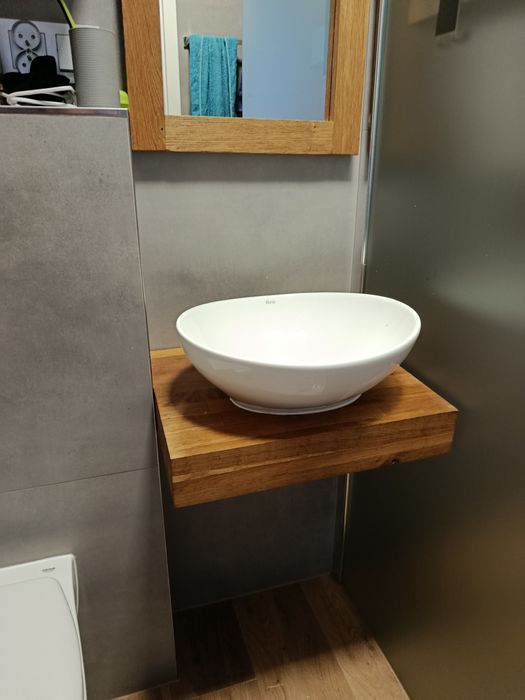 Umywalka ceramiczna wisząca