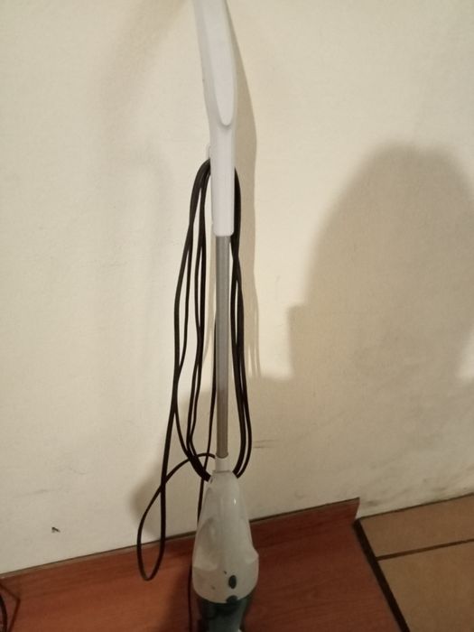 Vendo aspirador vertical marca Joca, e uma vassoura rotativa com pá.