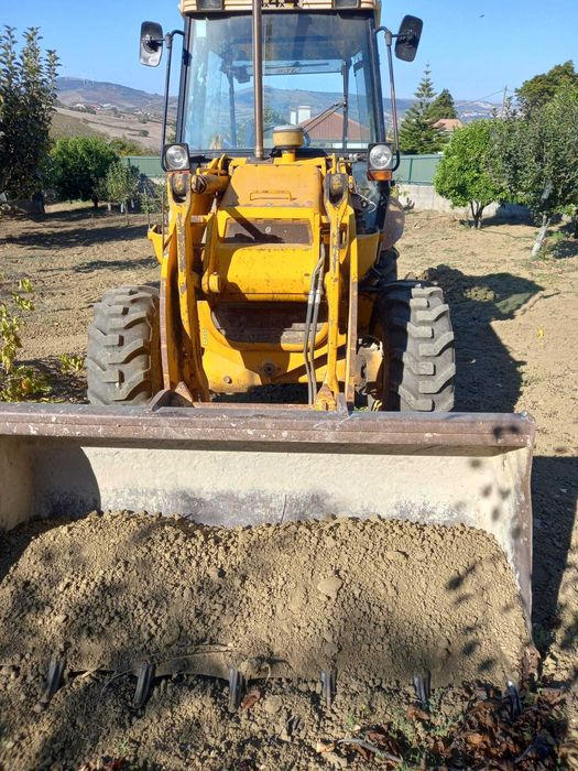 Maquina JCB 2CX Ano 2000