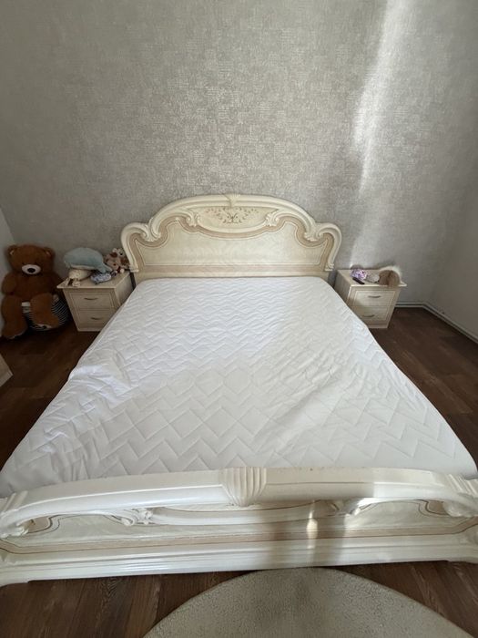 Продам ліжко і дві тумби