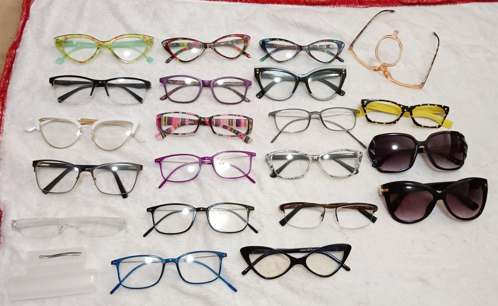 Продам очки для зрения +2.5, +1,5 и солнцезащитные