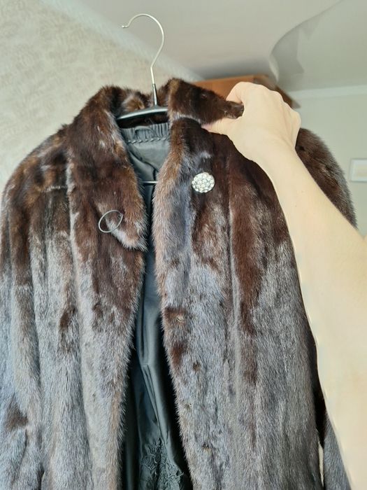Продам норкову шубу