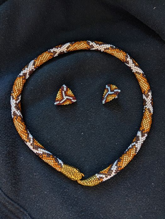 Conjunto de colar e brincos