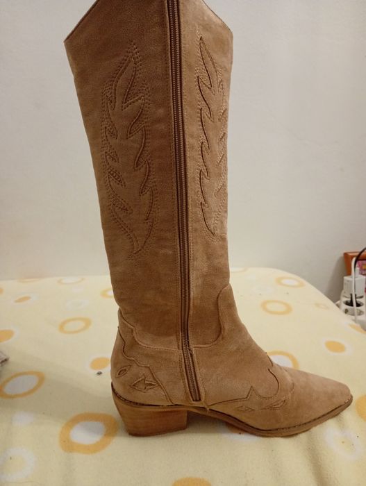 Botas à cowboy novas