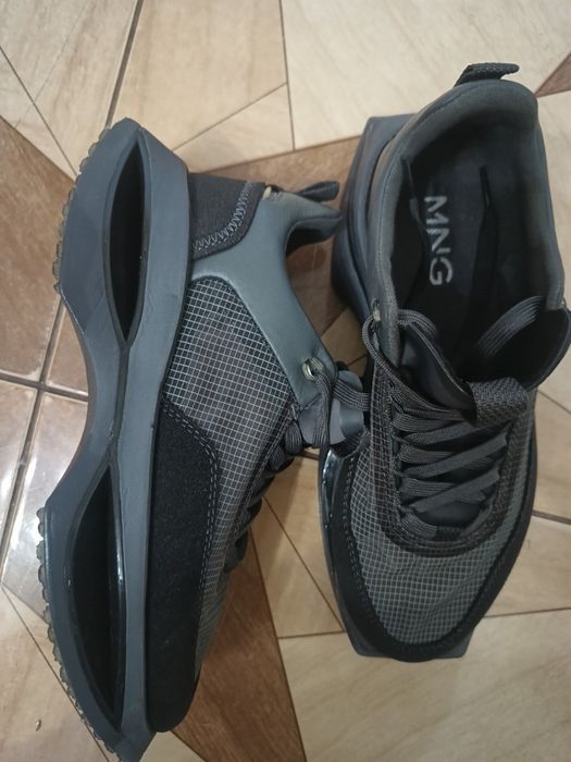 Кросівки жіночі брендові