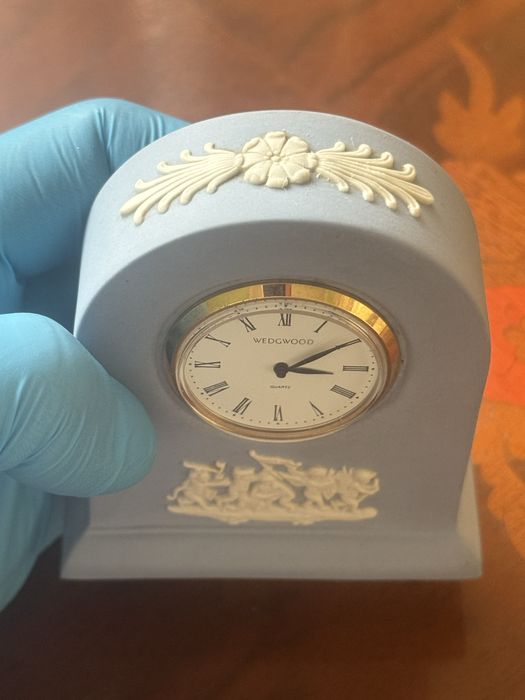 Stojacy zegar marki wedgwood