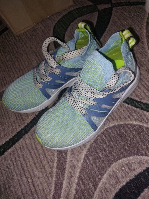 Продам дитячі кросівки Reserved