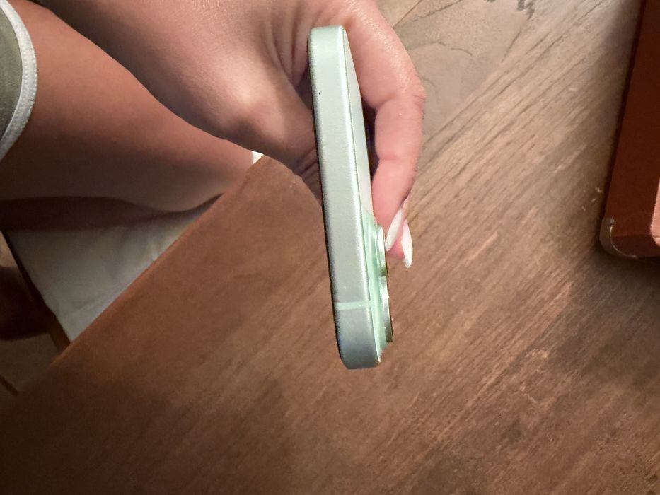Vendo Iphone 15 plus verde menta