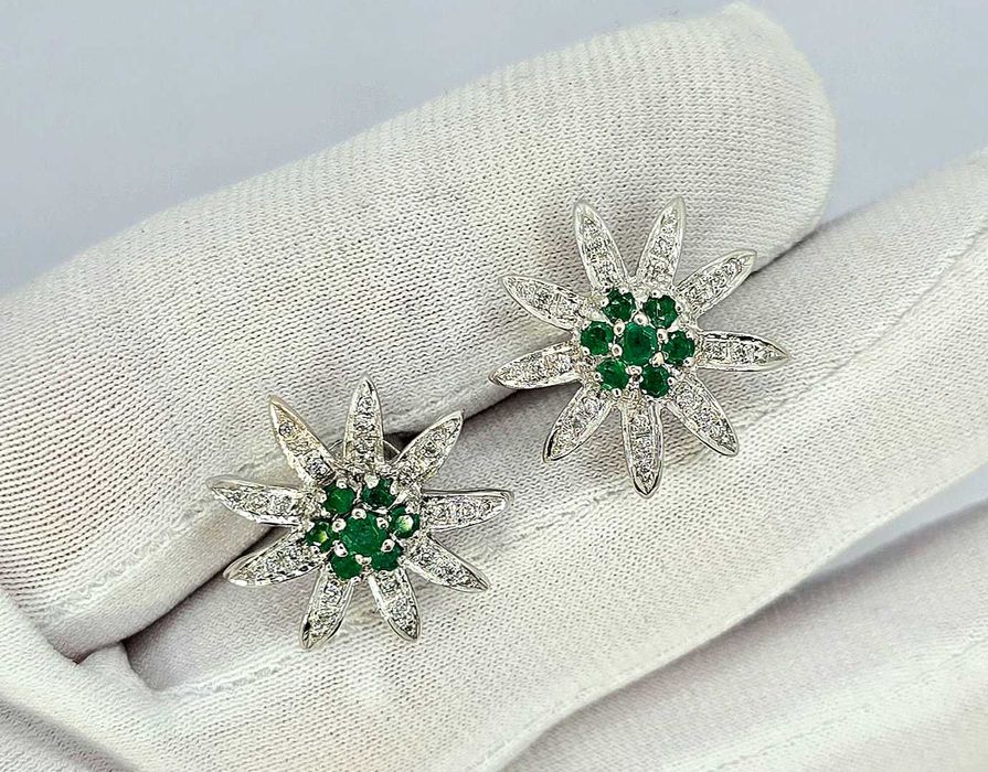 Бриллиантовые пусеты с изумрудами