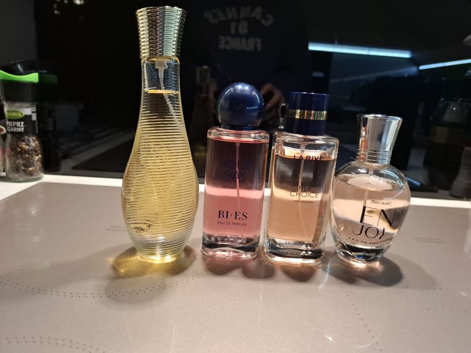 Zestaw 4  zapachów damskich z foto  pełne flakony po 100ml