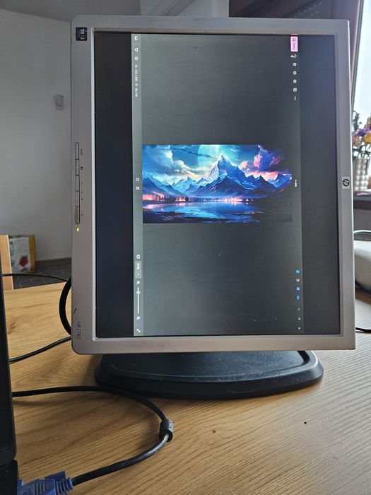 Monitor HP 1740 regulacja wysokosci, kąta, horyzontalnie i vertykalnie