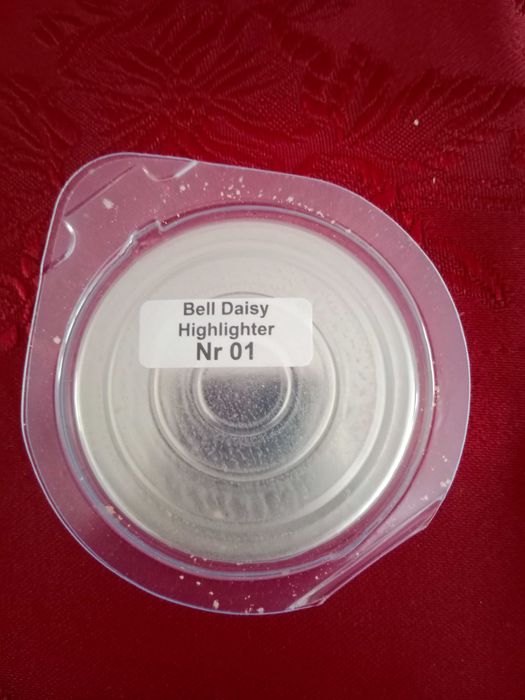 rozświetlacz do twarzy marki Bell, 01