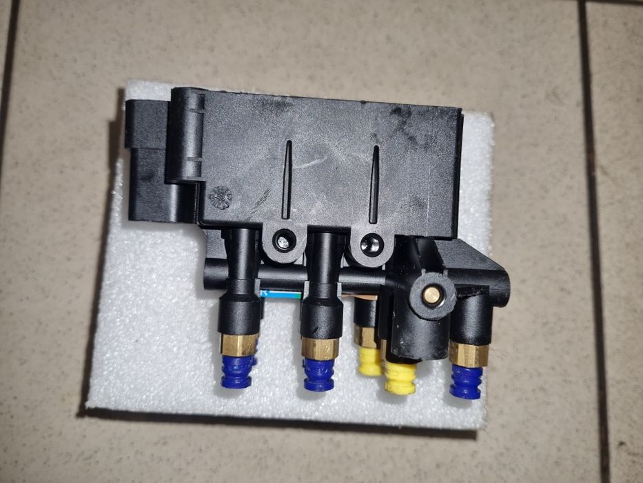 Блок клапанов пневмоподвески  AUDI, PORCHE, TESLA