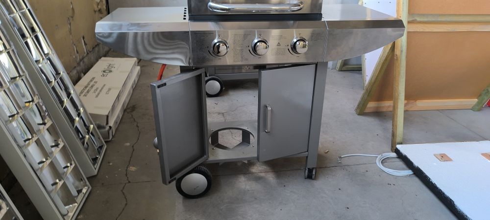 Grill       gazowy