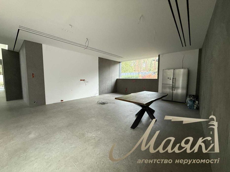 Продажа 1-этажного дома 305 м2, в Плютах