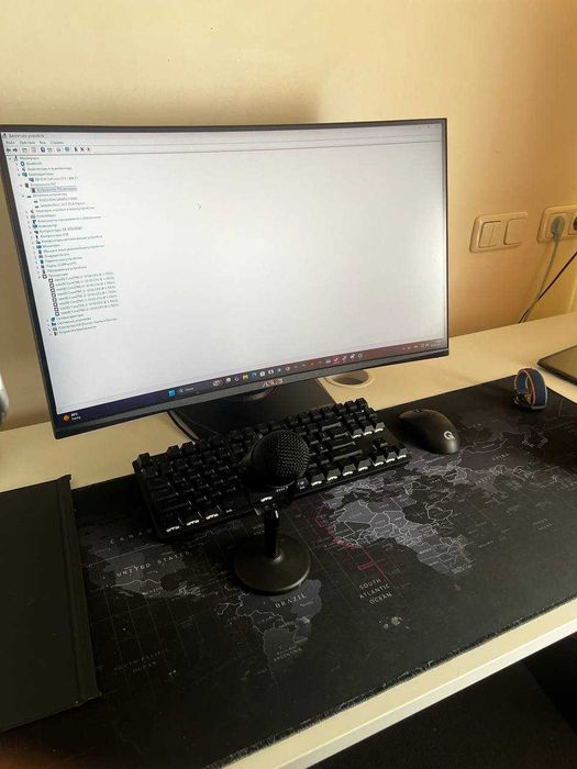 Компьютер, монитор asus, клавиатура, мышка, микрофон, наушники