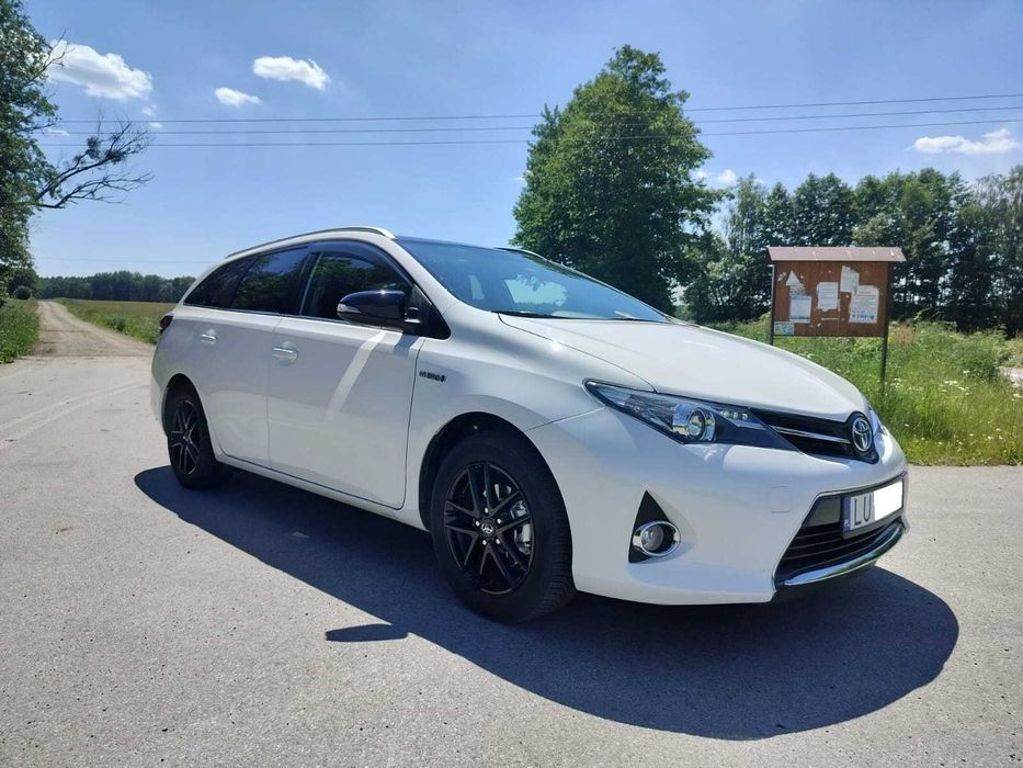 Toyota Auris Hybrid 2015