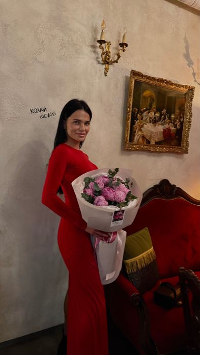 Сукня святкова червона довга