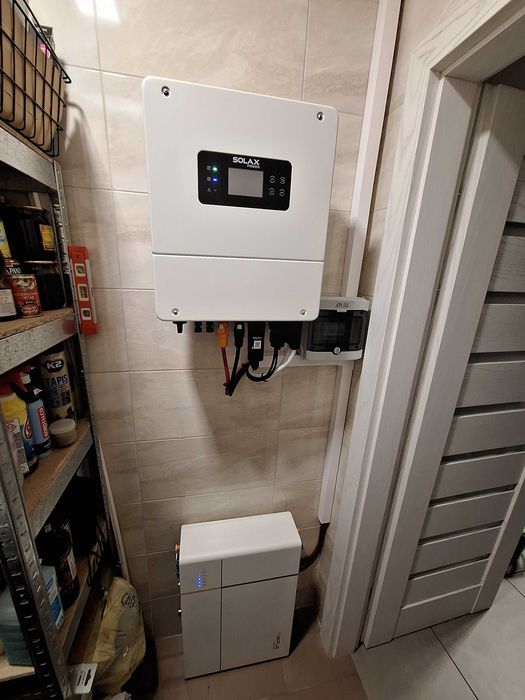 Установка сонячних панелей та гібридних інверторів SOLAX під ключ.