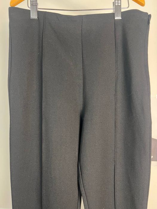 Штани-кльош Stradivarius Cropped Flare Hi-Rise у чорному