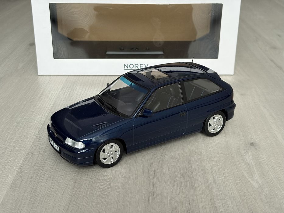 Opel Astra GSi Norev 1:18