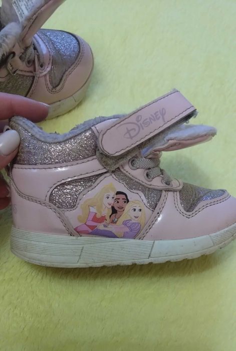 Демо Сезонні черевички для маленької красуні