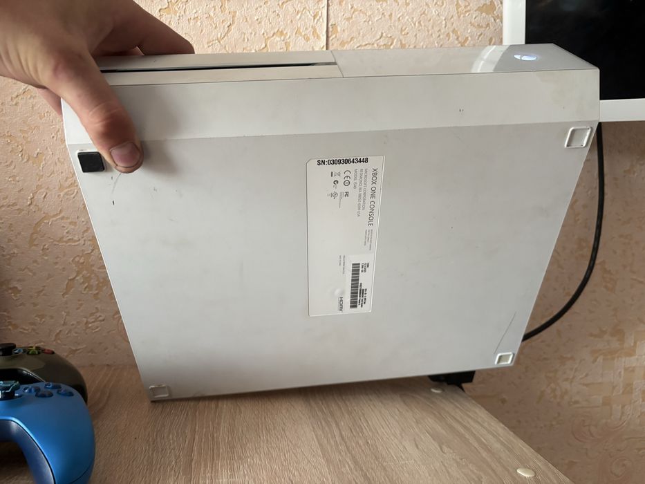 Xbox one s 1 tb в чудовому стані