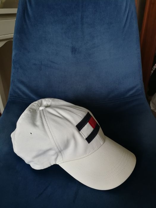 Tommy hilfiger biala czapka z daszkiem wiosna lato must have 2025