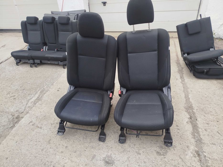 Fotele Mitsubishi Outlander 7 osobowe