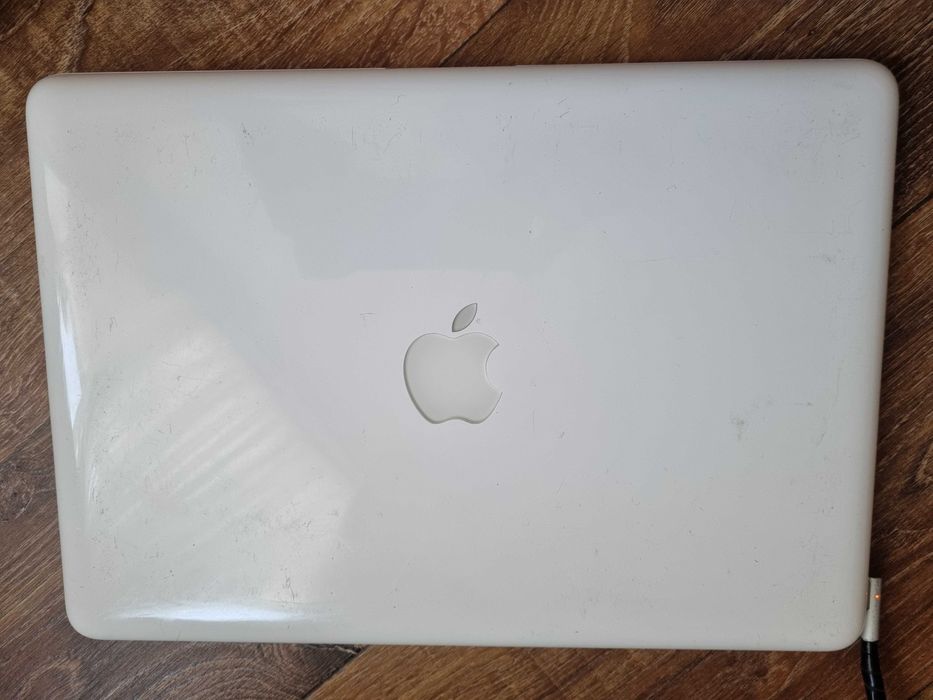 MacBook (13-inch. Mid 2010) Model: A1342