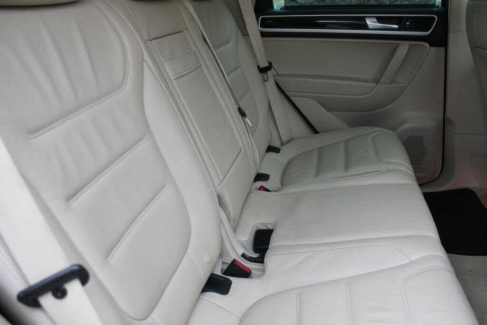 Volkswagen Touareg Lux      2015