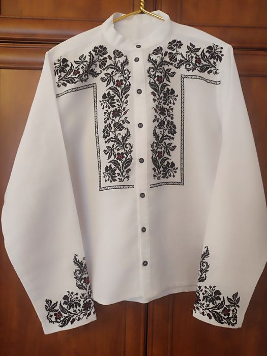 Чоловіча вишиванка ручна вишивка
