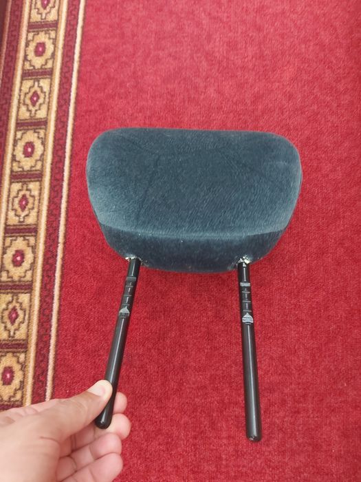 Підголковник для авто