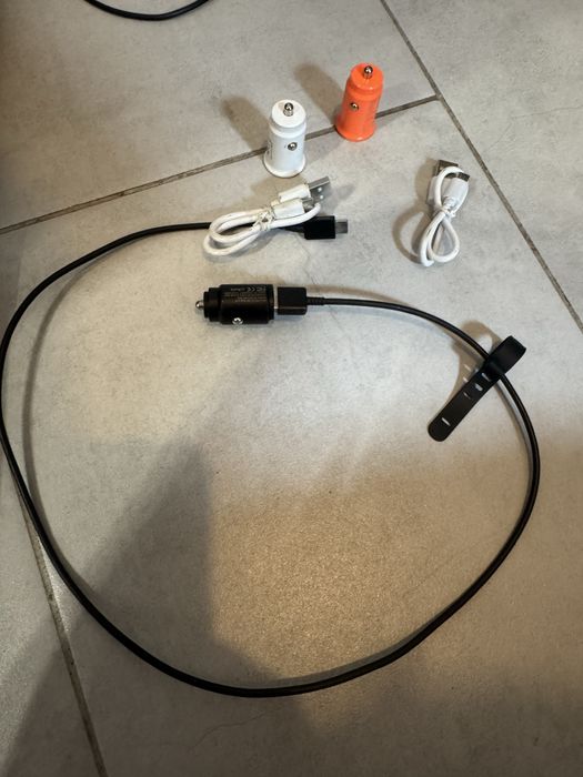 Adapter samochodowy do zapalniczki USB / USB-C + kabel