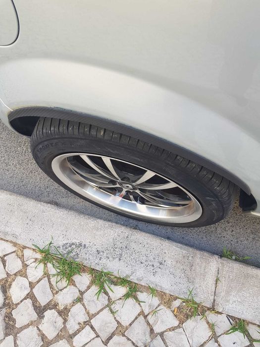 Renault megane 2004, com131.000kms,sensores des estacionamento na traseira, ecran tactil, inspecao feita.