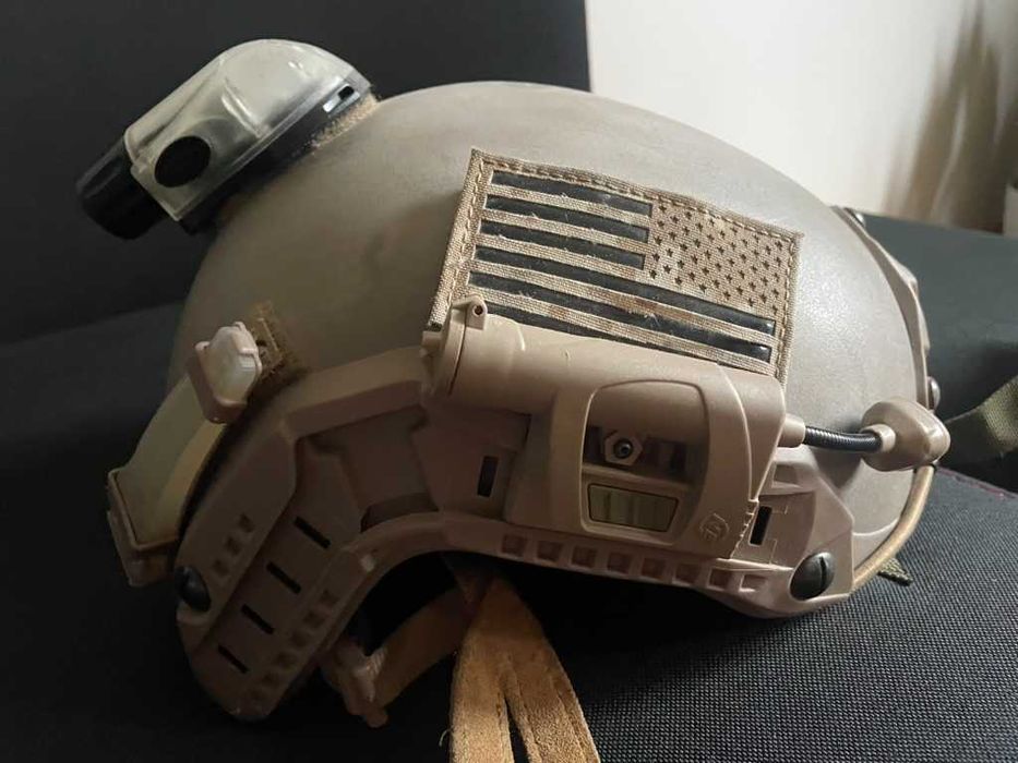 Kask FAST ASG L/XL 57–61 + latarka + lampki / oświetlenie