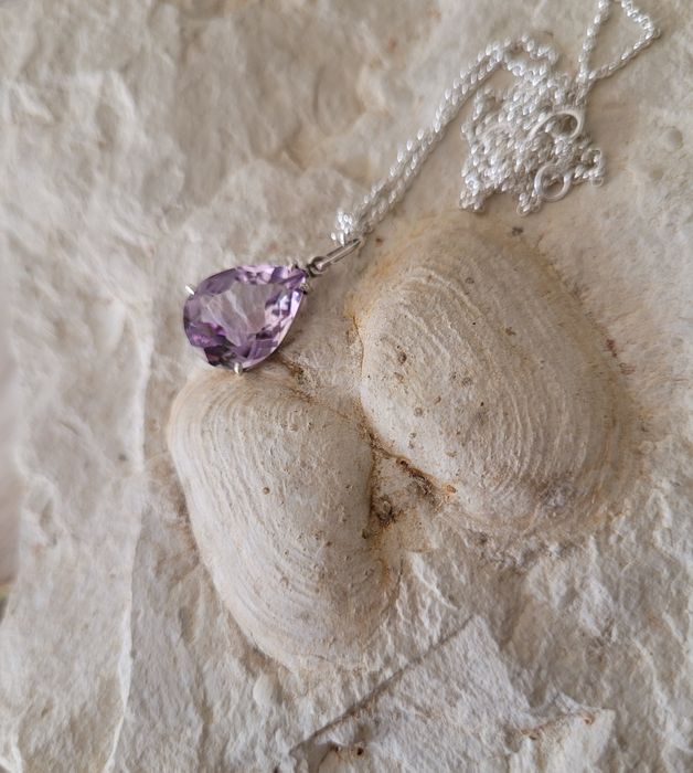 Fios e pingentes em Prata e pedras naturais ,feito artesanalmente.