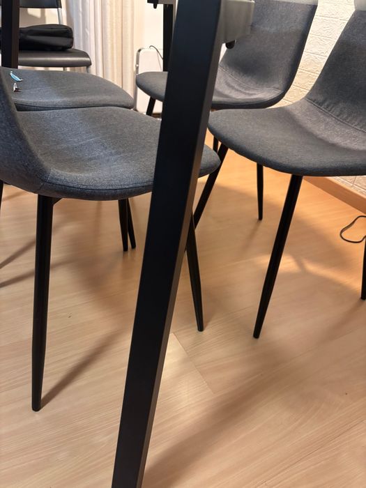 Mesa de Jantar com 4 cadeira