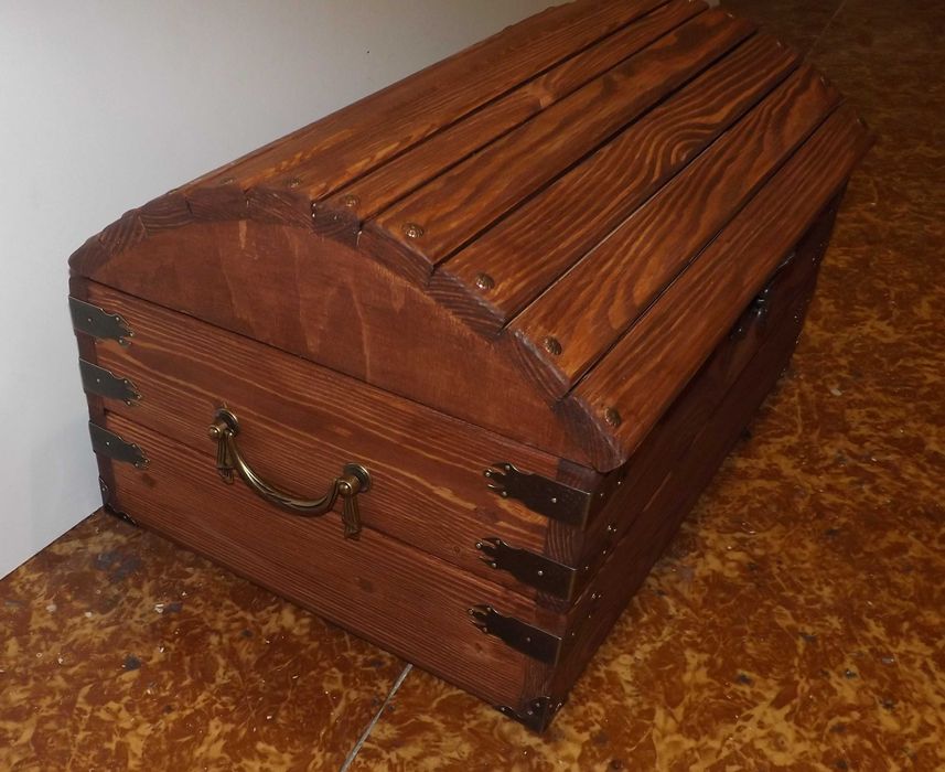 Сундучок деревянный.