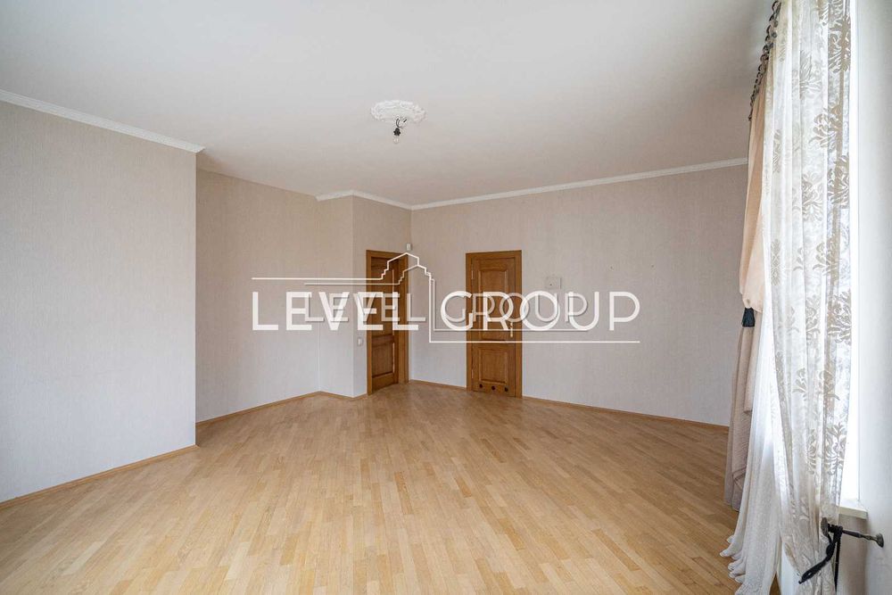 Елітний заміський будинок 419 м² з повноцінним цокольним поверхом у закритому котеджному містечку