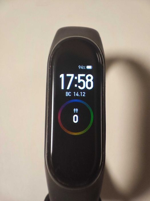 Фитнес-браслет Xiaomi Mi Smart Band 4 оригинал отличное состояние