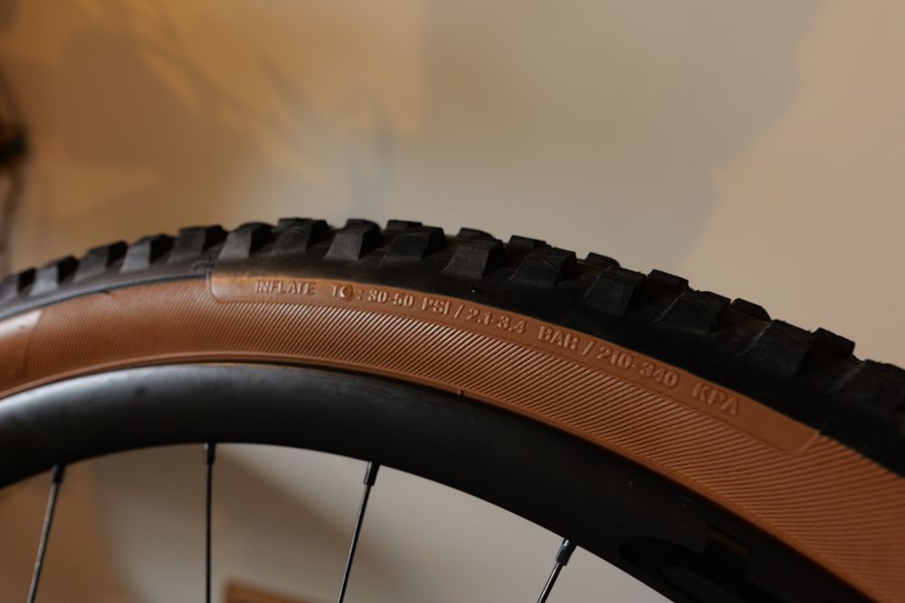 Bontrager XR4 29" 2.4 Team Issue TLR brązowa opony brązowe set komplet