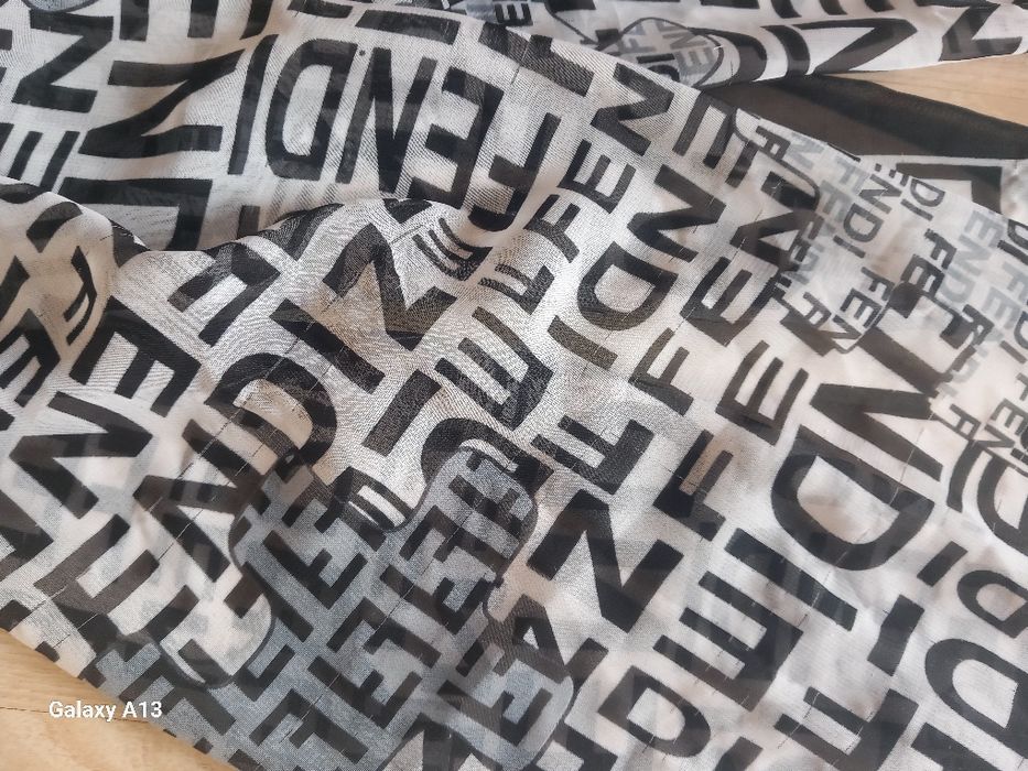 Fendi chusta damska cienka