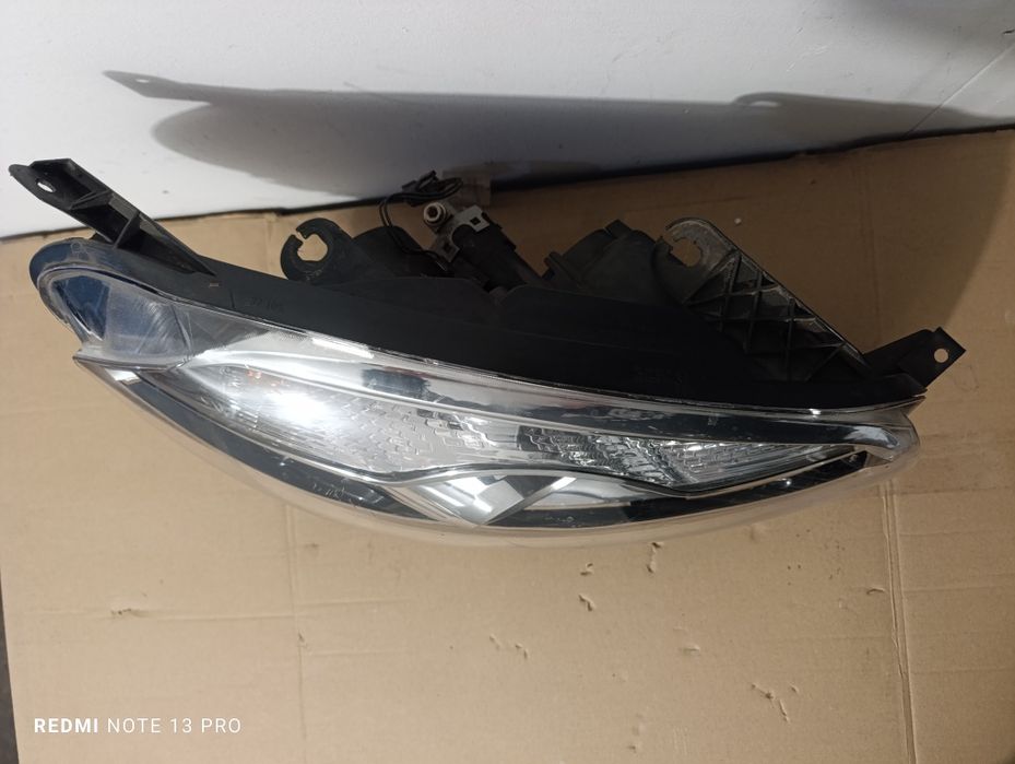 Nissan QASHQAI J10 lift prawa lampa  przednia